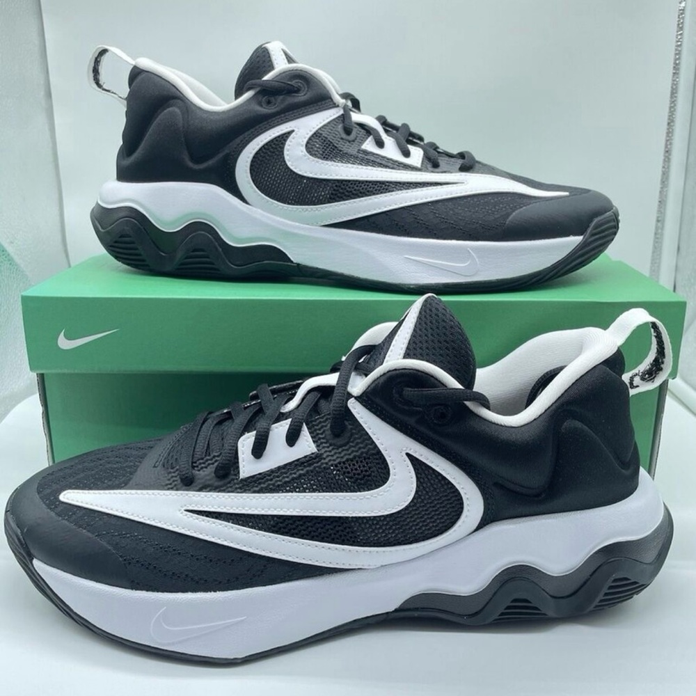 Nike Black and White Sneakers